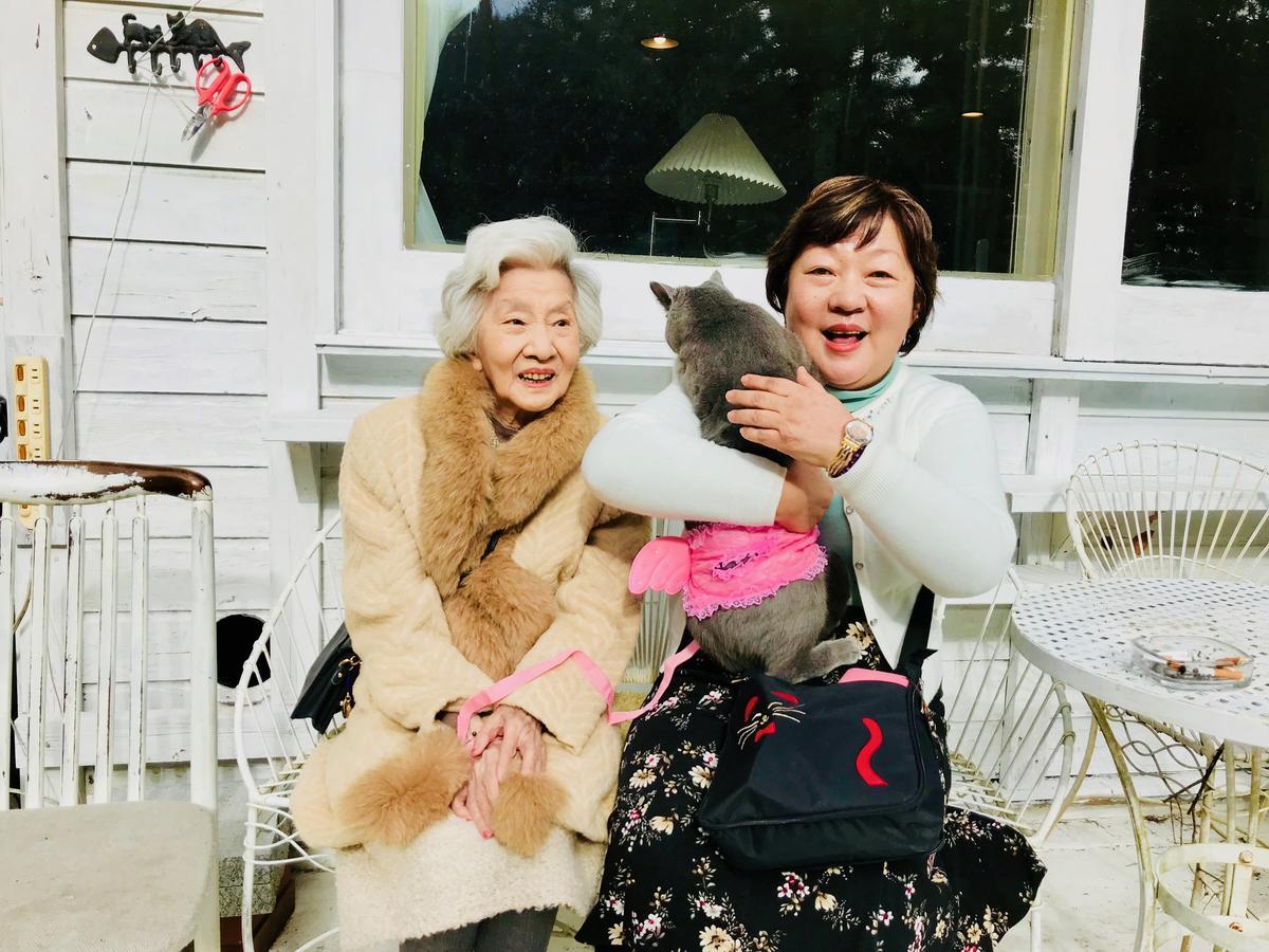 Mt Fuji Cat&Dog&Spa pension Blue Poppy Fujikawaguchiko Bagian luar foto